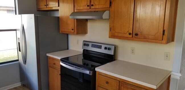 Building Photo - 2602 Cactus Dr