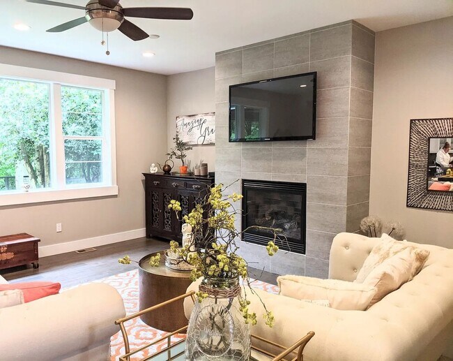 Foto del edificio - 5 Bed, 3 Bath Home in Geneva Neighborhood