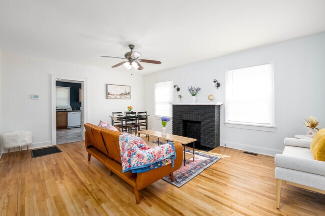 Foto del edificio - 406 E 8th Ave