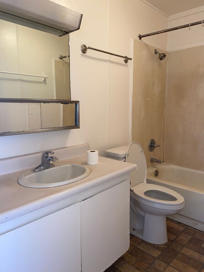 Foto del edificio - 3/1 | 2 car carport | $2,100.00 | avail 7/...
