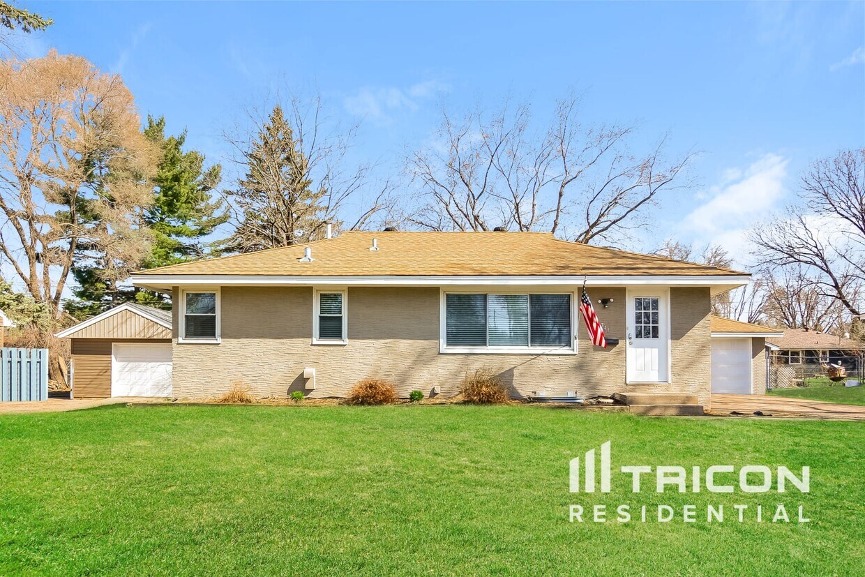 Foto principal - 741 68th Ave NE