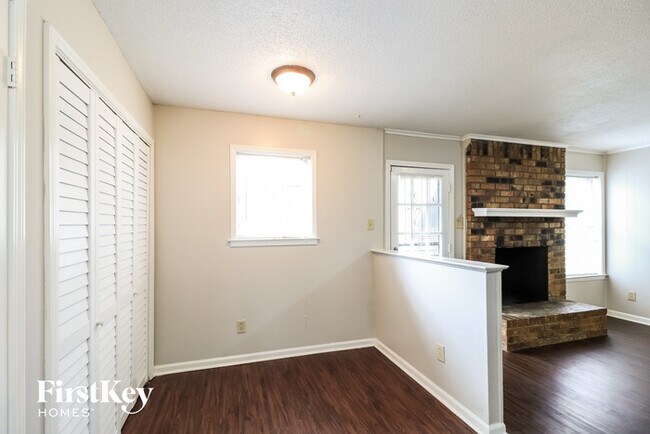 Building Photo - 5369 Albemarle Dr
