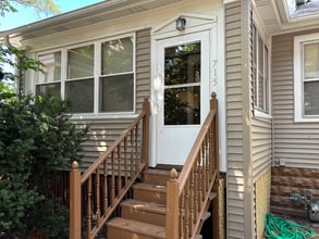 Building Photo - 715 S Oak Park Ave