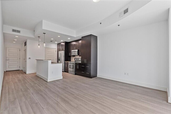 Building Photo - 1080 Peachtree St NE