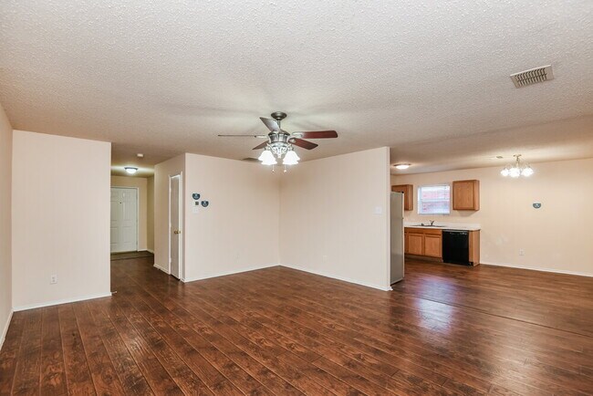 Building Photo - 4852 Waterford Dr