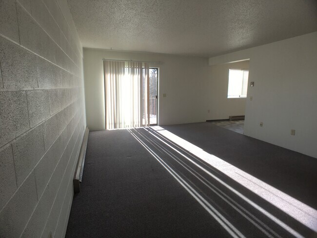 Building Photo - 630 NE Maiden Ln