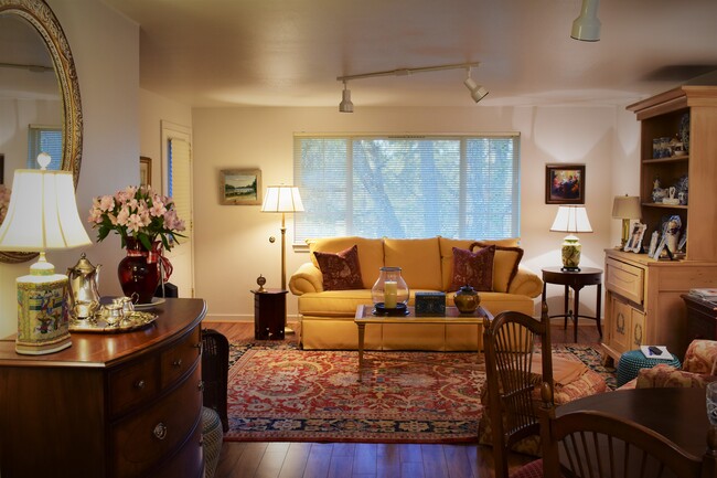 Foto del edificio - 5316 Fox Hollow Rd