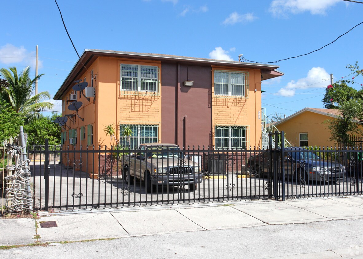 Primary Photo - 345 NW 35th St
