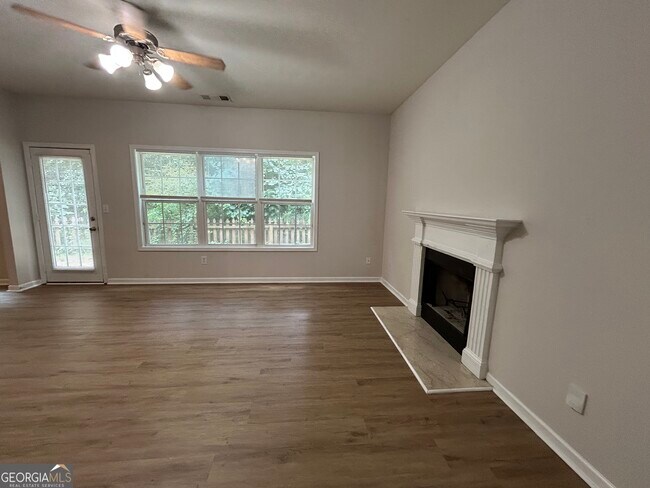 Building Photo - 6533 Silk Tree Pointe