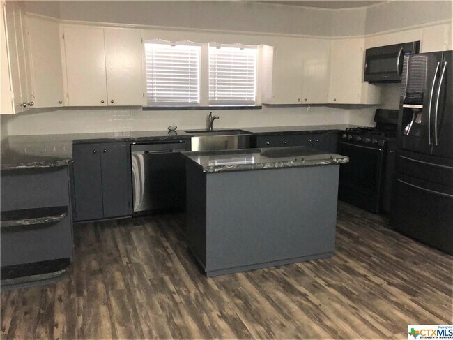 Foto del edificio - 1724 N Ave B