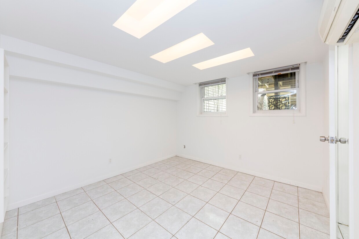 Foto del edificio - 485 Humboldt Street, #1