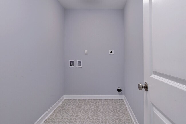 Building Photo - 718 Poquoson Ave
