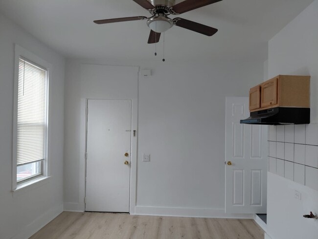 Building Photo - 1018 W 32nd Pl