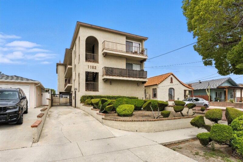 Primary Photo - 1152 W 24th St