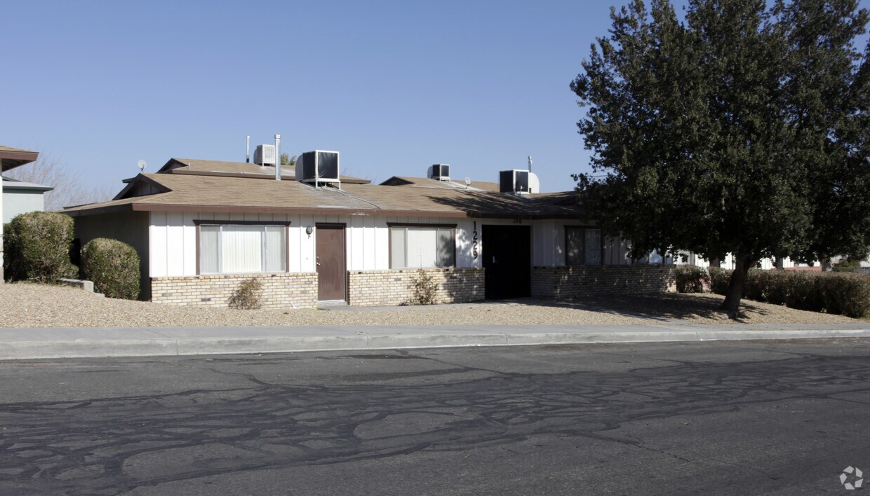 Primary Photo - 1229 Center St