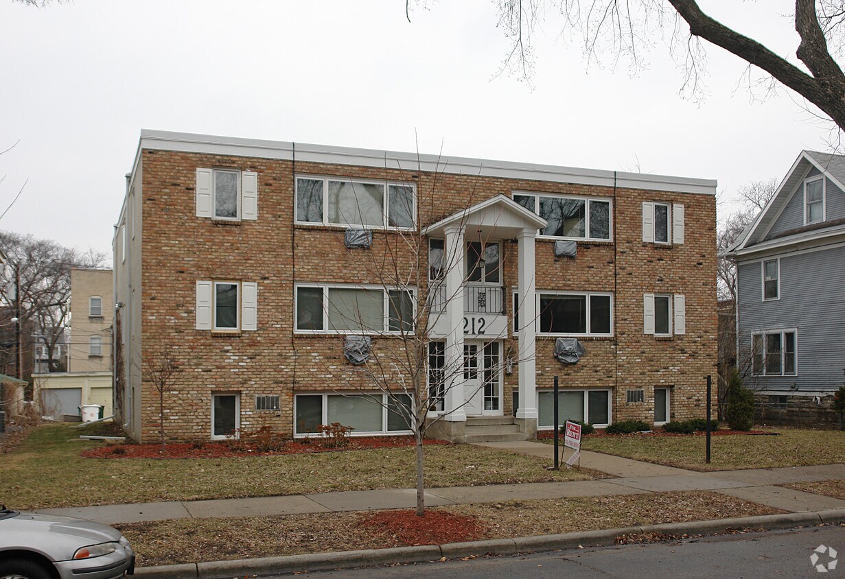 Primary Photo - 3212 Fremont Ave S