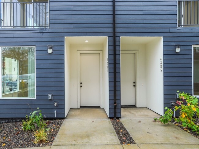 Building Photo - Vancouver Townhouses - Get 1 Month Free!