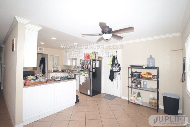 Foto del edificio - 5 Bedroom 2 Bath Home In Oceanside