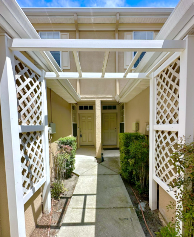 Building Photo - 9828 Fan Palm Way