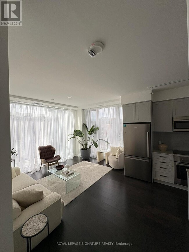 Building Photo - 293 The Kingsway