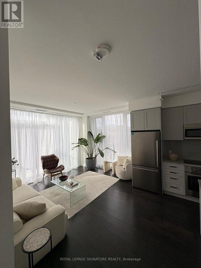 Photo du bâtiment - 293 The Kingsway