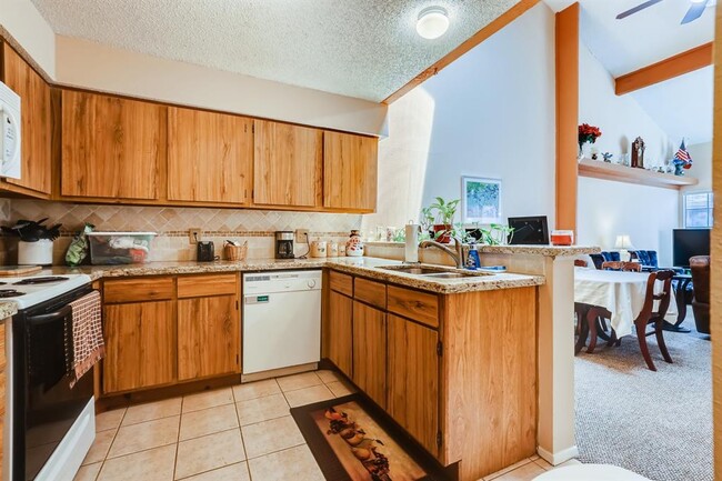 Efficient new kitchen. New appliances. - 13449 Garden Grv