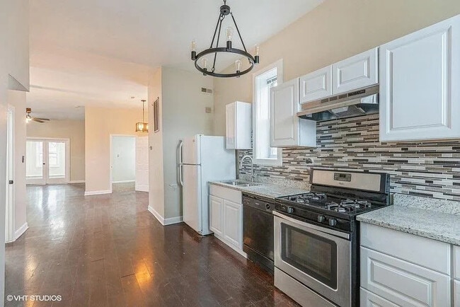 Foto del edificio - 4823 S Indiana Ave