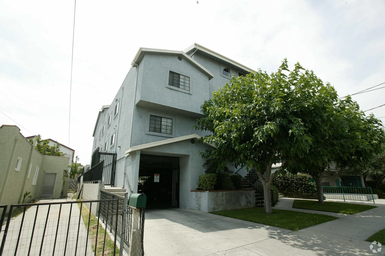 Building Photo - 5251 Willowcrest Ave
