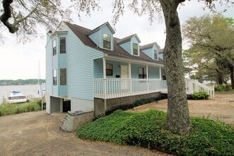 Building Photo - 561 Bayshore Dr