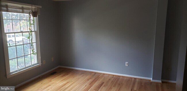 Foto del edificio - 10618 Railroad Ct