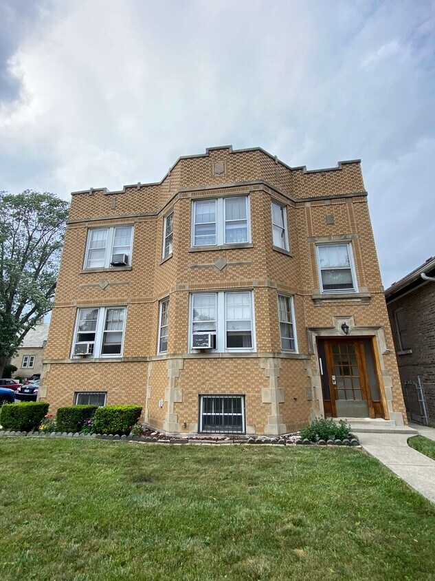 2941 N Lockwood Ave Unit 2, Chicago, IL 60641 Apartments in Chicago
