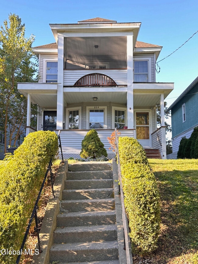 Building Photo - 864 Myrtle Ave