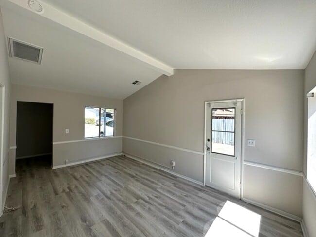 Foto del edificio - 2+1 Bungalow Cottage-  central a/c, carport, patio, washer/dryer hookups, pet friendly