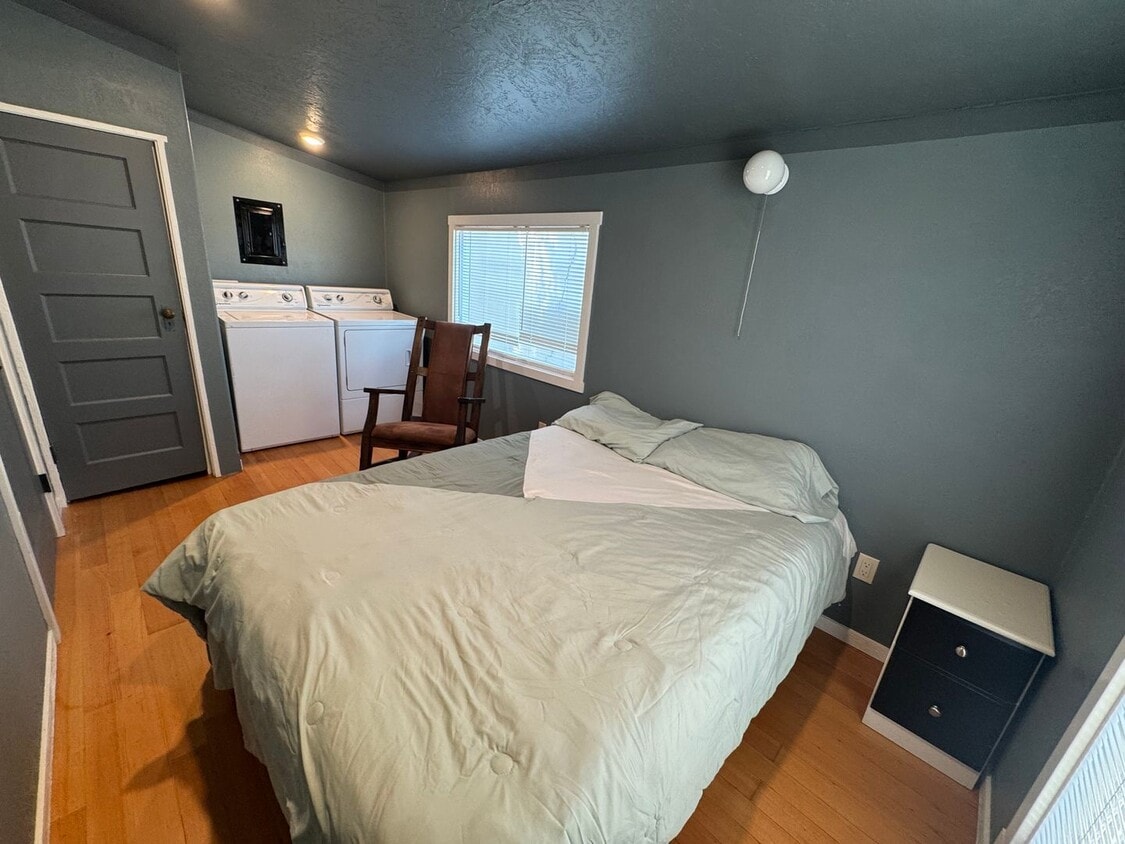 Building Photo - Fully furnished 1bed/ 1 bath
