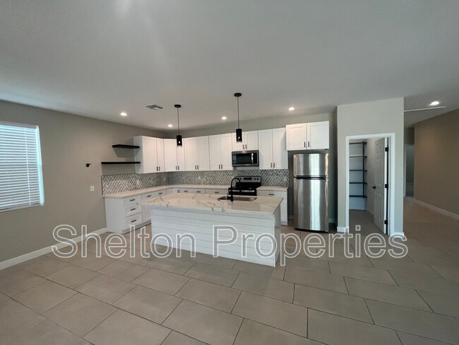 Building Photo - 120 S 91st Dr