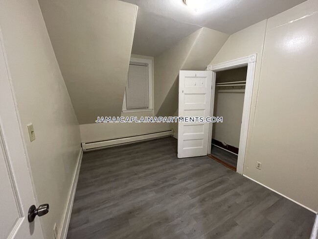 Building Photo - 34 Mozart St