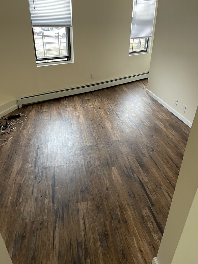Spacious Living Room - 217 Ashburton Ave