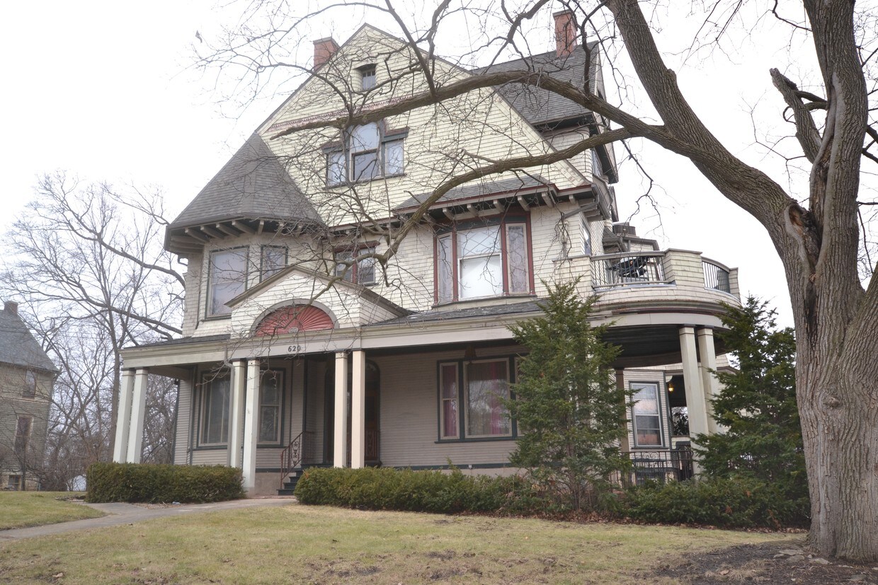 Primary Photo - 620 W Highland Ave