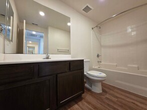 Interior Photo - Mariners Landing