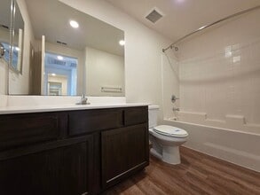 Interior Photo - Mariners Landing
