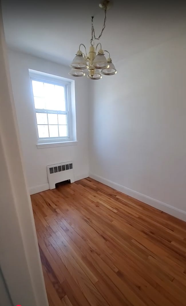 Building Photo - Sunny, Great Value Brookline 2-Bed; Heat/H...