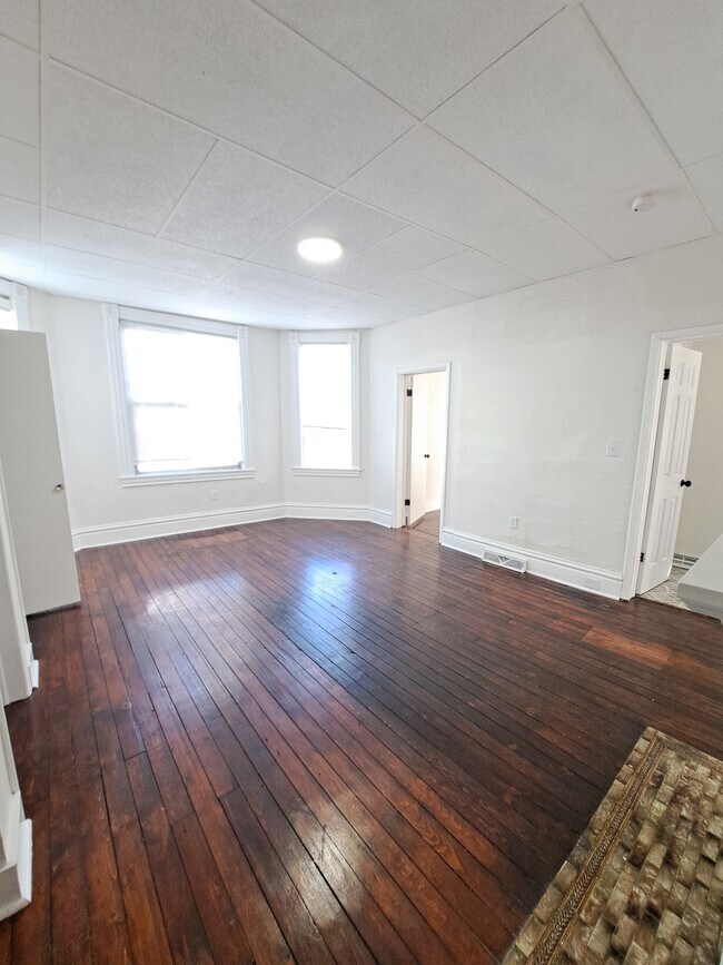 Building Photo - 454 Freeport St