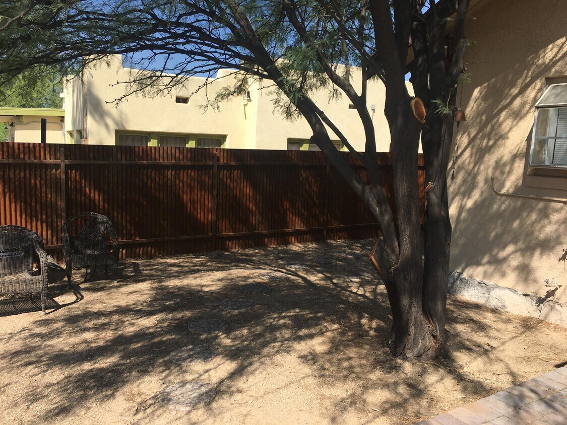 Foto principal - 1030 E 7th St