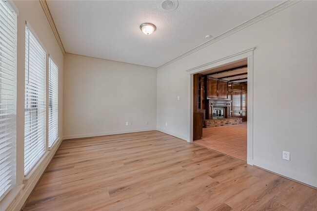 Building Photo - 2727 Raintree Dr