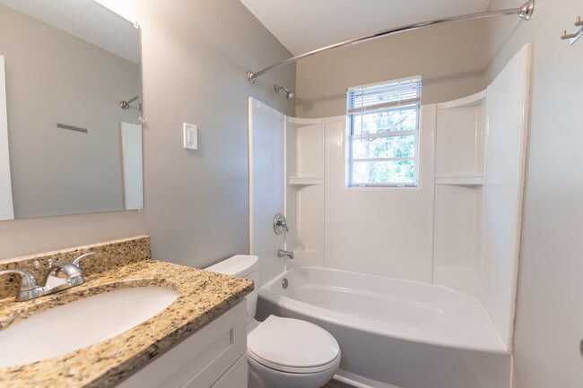 Shared Bathroom - 6140 Hillandale Dr