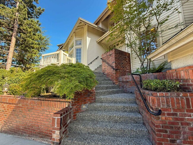 Building Photo - 4bd/3.25ba Seattle House