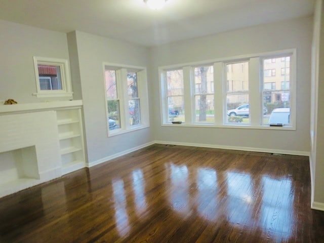 2 BDR CLEAN BUILDING w/ Bonus Room - 8024 S Champlain Ave