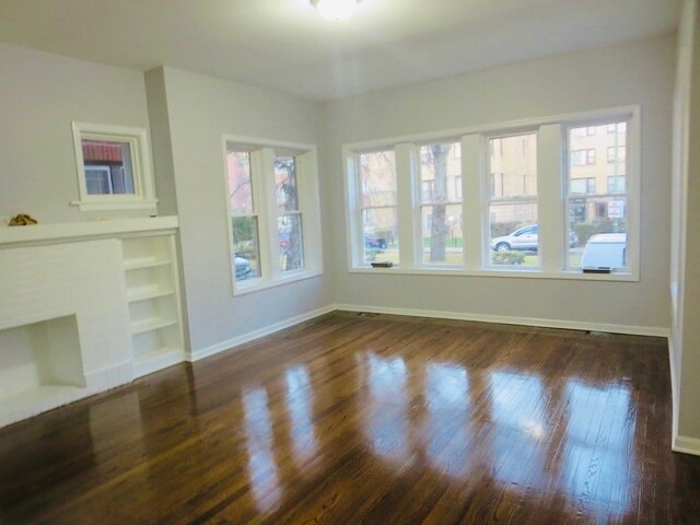 2 BDR CLEAN BUILDING w/ Bonus Room - 8024 S Champlain Ave