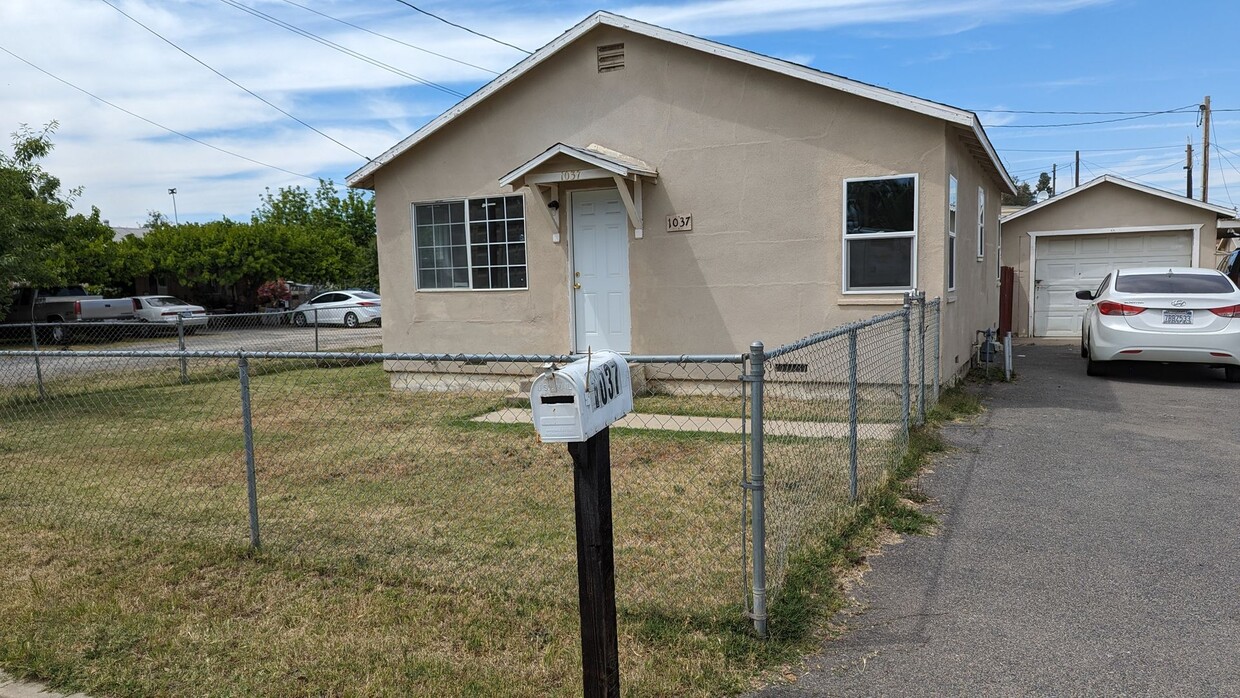 Primary Photo - 2 Bedroom 1 Bath Apartment Home