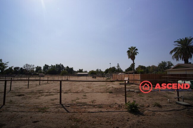 Foto del edificio - 3 Bed / 2 Bath Home on 2 Acres of Cattle L...